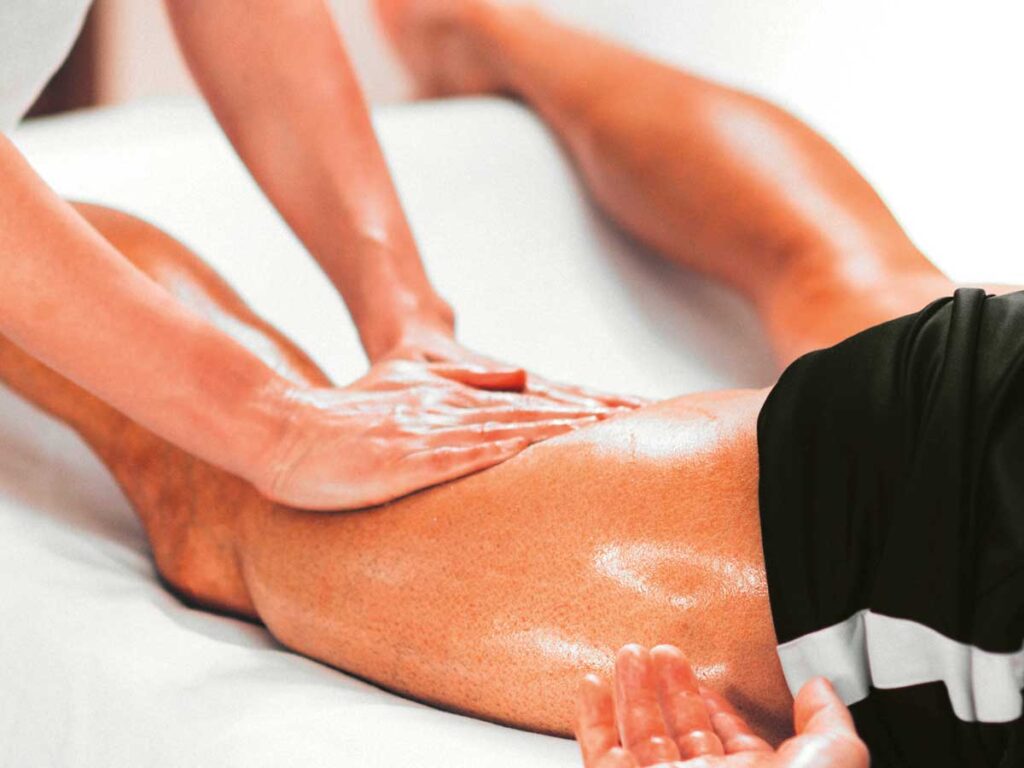 therapeutische massage am Bein